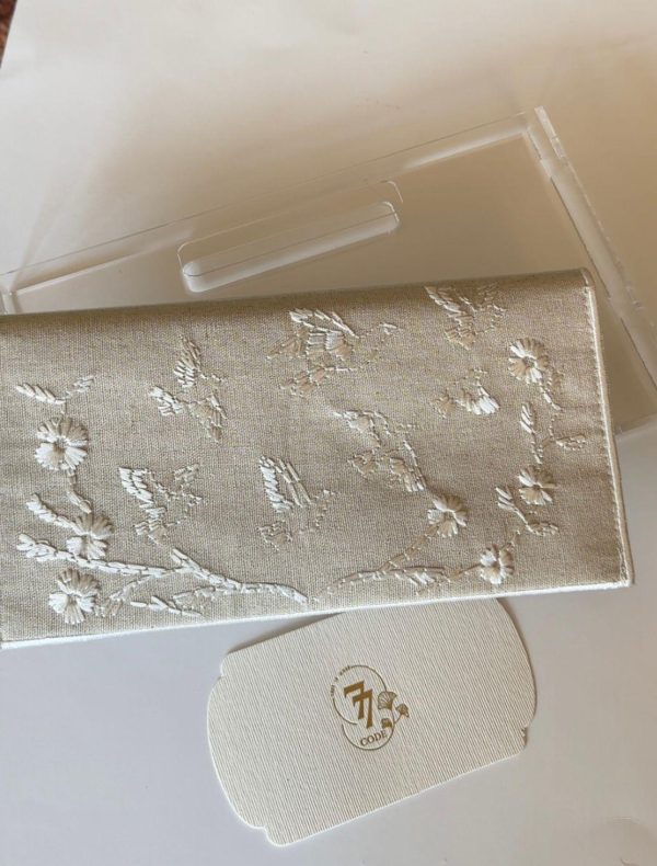 Beige fabric envelope embroidered with roses and birds in off-white