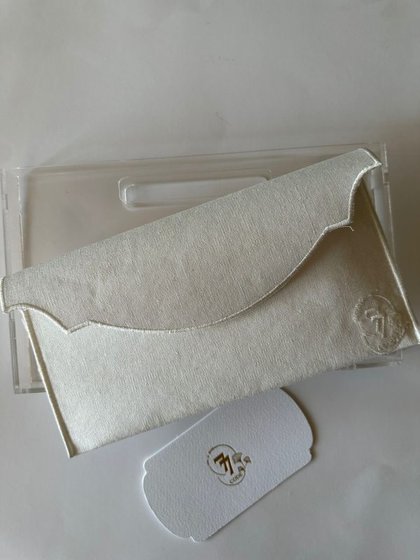 Off-white fabric envelope embroidered with off-white roses - Image 2