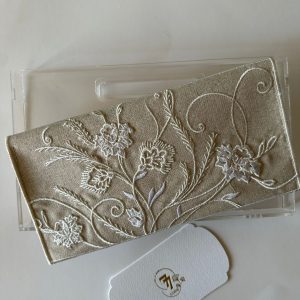Beige fabric envelope embroidered with off-white roses