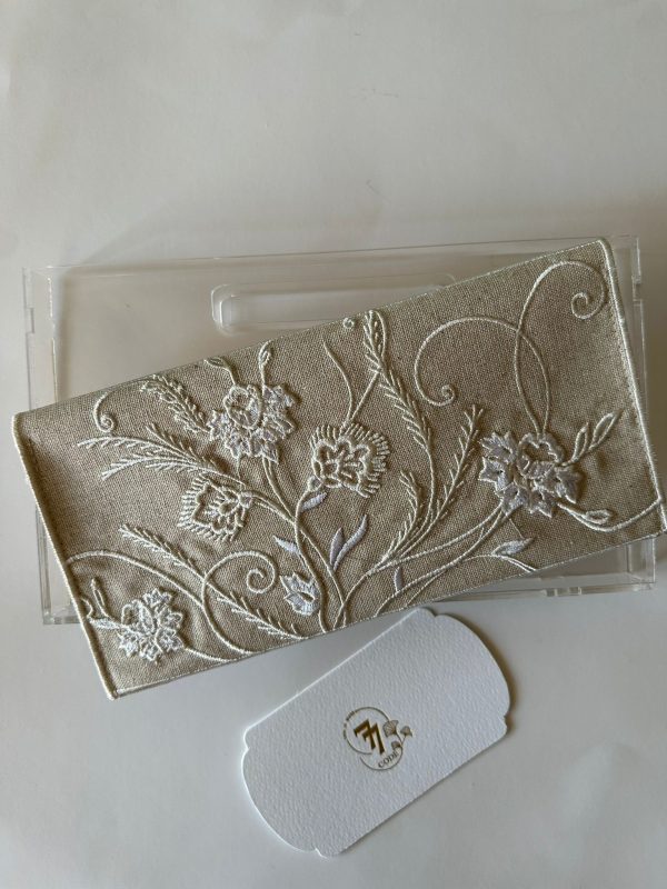 Beige fabric envelope embroidered with off-white roses