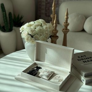 Large embroidered box with a base With mirrors / incense / perfume spray