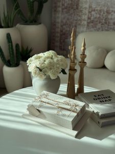 علبة كبيرة مطرزة بقاعدة