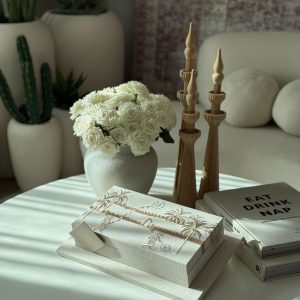 علبة كبيرة مطرزة بقاعدة