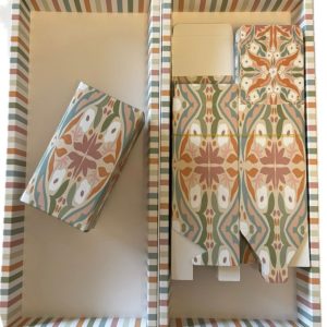 علب ورقية للتوزيعات مع قاعدة