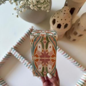 علب ورقية للتوزيعات مع قاعدة