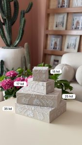 علبة قماش لنن بيج بتطريز ورد أوف وايت حجم كبير جدا