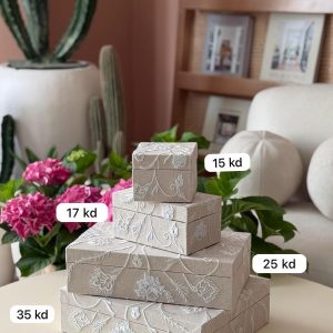 علبة قماش لنن بيج بتطريز ورد أوف وايت حجم وسط