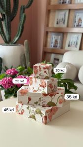 علبة قماش مخمل أوف وايت بتطريز الورود بدرجات البرتقالي حجم كبير جدا